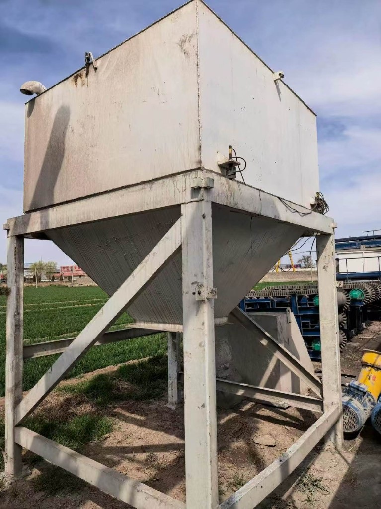 Actual hopper photographed with the Beifang Lutong 800 equipment