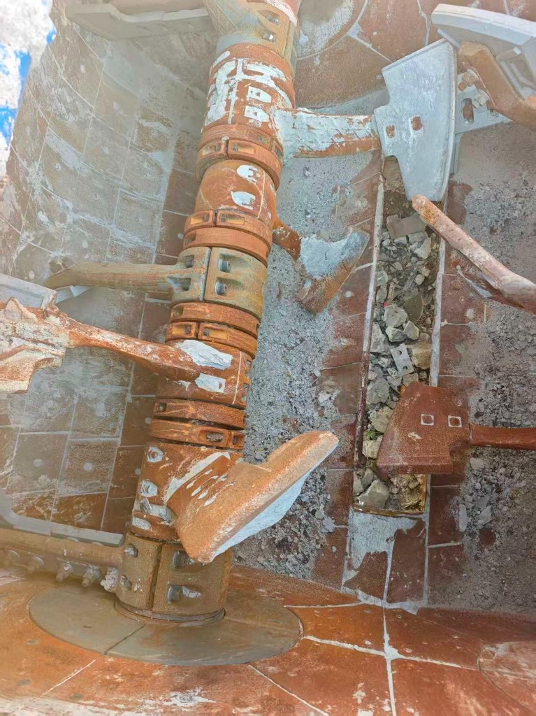 Actual mixer interior shafts, arms and liners of SICOMA MAO 4500/3000 190107230 MYCR
