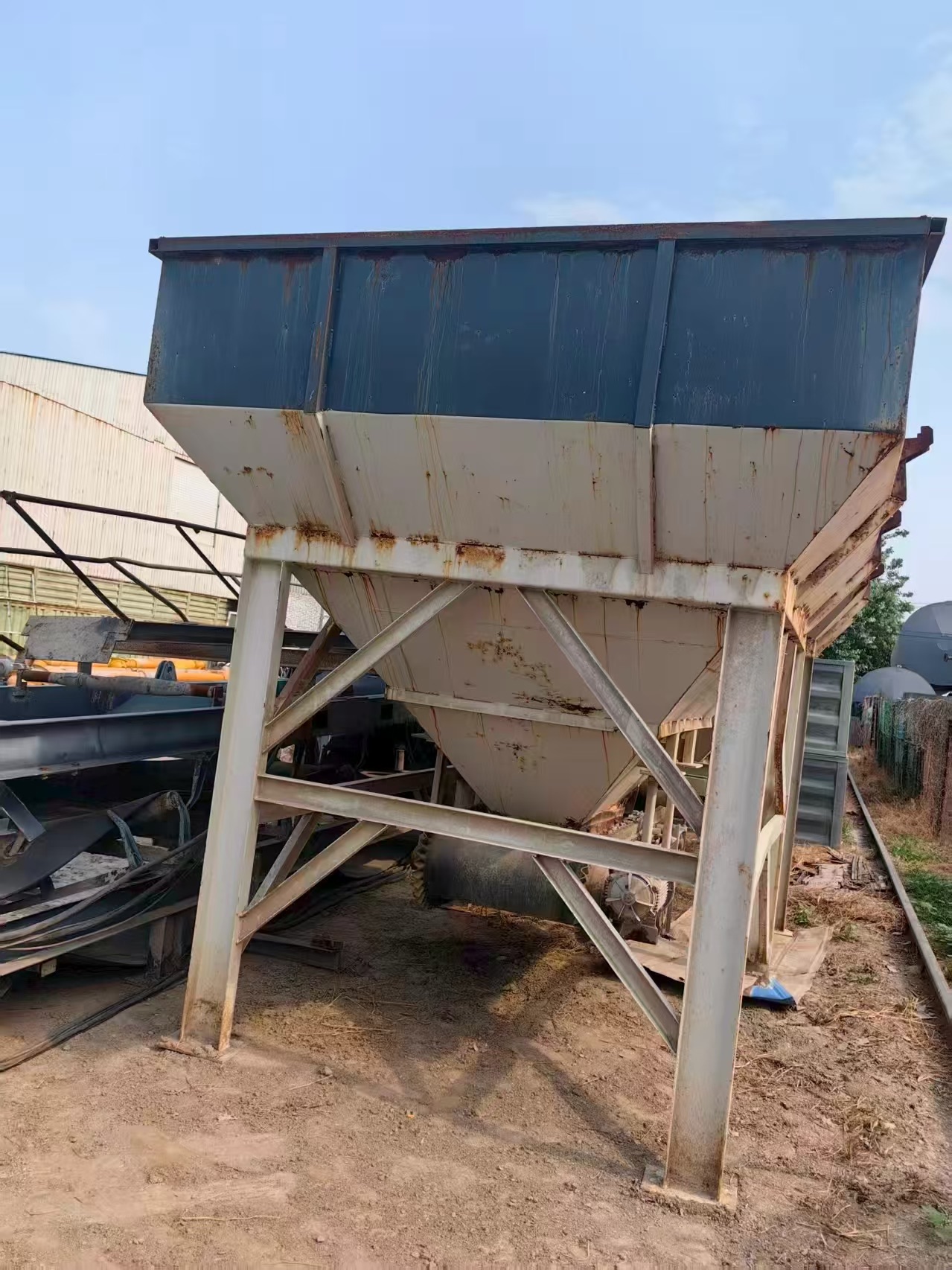 Actual aggregate bins of used 2020 XCMG 800 stabilized soil mixing plant